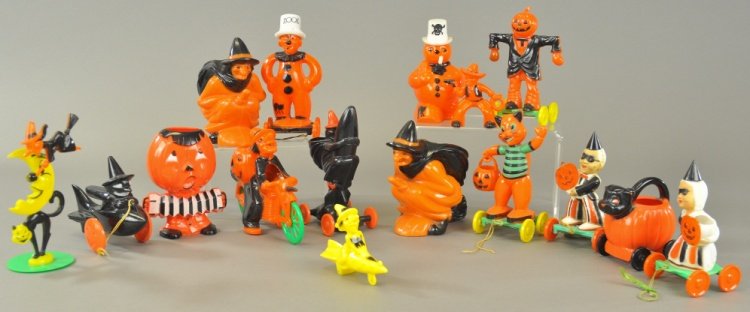 INTERESTING GROUP OF HARD PLASTIC HALLOWEEN ITEMS: Witches on brooms, motorcycles and rockets, Halloween cats and assorted other figures, all hard plastic, an interesting and colorful lot. 3" - 7" l.
