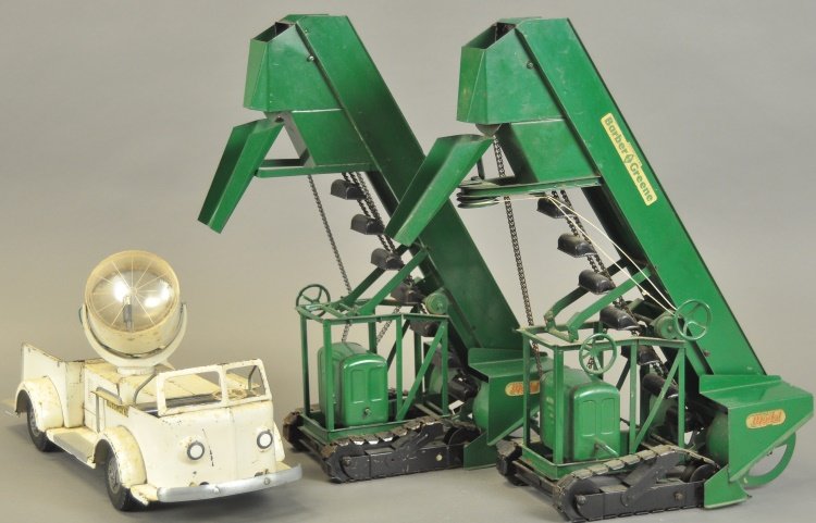 LOT OF DOEPKE SAND LOADERS & SEARCHLITE TRUCK: Model Toys, includes green painted examples, marked "Barber Greene," each features buckets for loading, along with white open service truck with searchlight. 12 1/2" h. - 18 1/2" l.