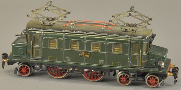 MARKLIN CS 920 LOCOMOTIVE: Germany, 4-4-2, 'O' gauge, hand painted tin, done in green body with grey roof, pantographs on roof, clockwork driven. 11" l.