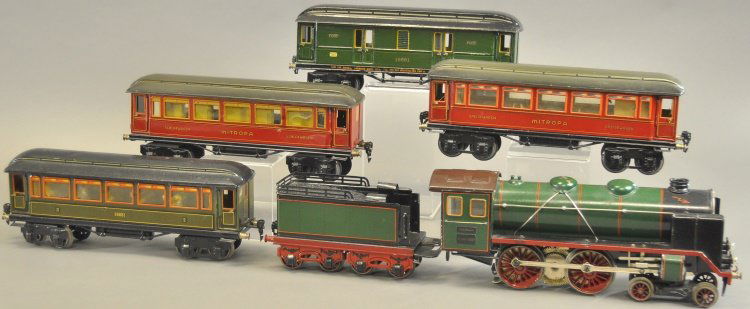 MARKLIN '1' GAUGE TRAIN SET: Germany, includes an E66/12921 4-4-0 Electric steam type engine with an unusual eight wheel tender in matching green colors, together with Mitropa sleeping and dining car in brown bodies, green passen