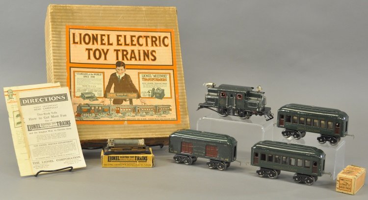 BOXED LIONEL SET #164: circa 1925, includes a 154 center cab electric in green, together with #602 baggage car and two #601 pullmans also in matching green bodies, includes set box with instructions.