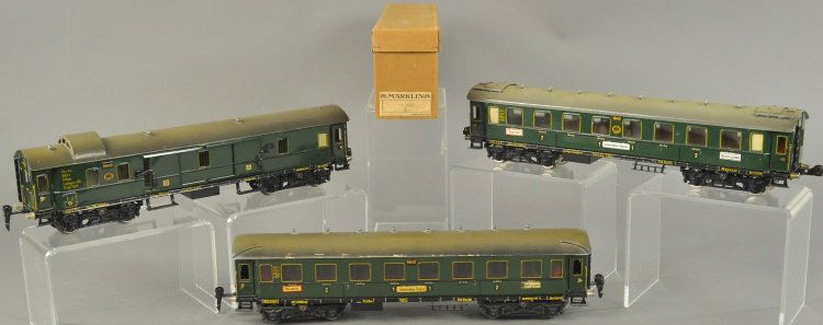 MARKLIN BAGGAGE AND PASSENGER CARS (1 of 2)