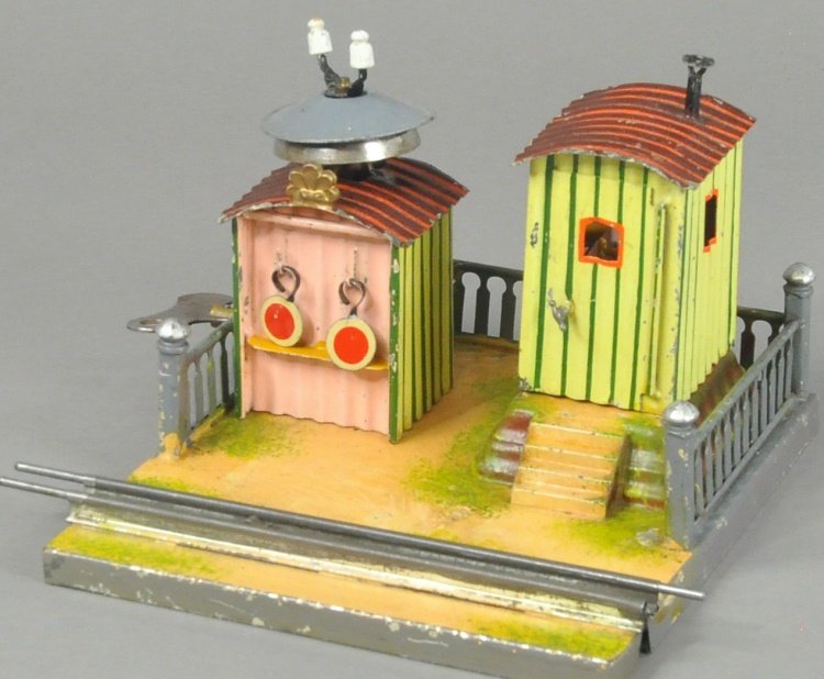 MARKLIN SIGNAL BELL WITH HOUSE (1 of 3)