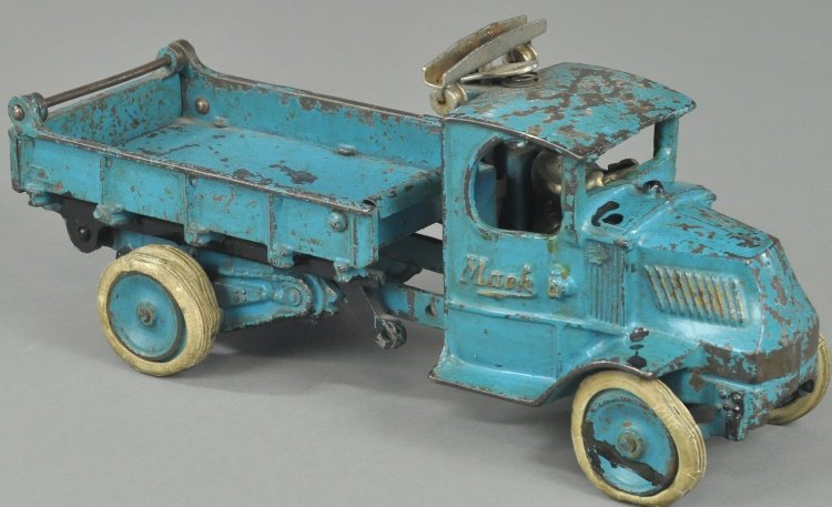 ARCADE MACK DUMP TRUCK (1 of 2)