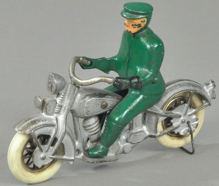 KILGORE POLICEMAN ON MOTORCYCLE (1 of 3)