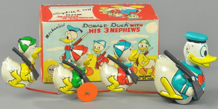 BOXED DONALD DUCK WITH THREE NEPHEWS (1 of 2)