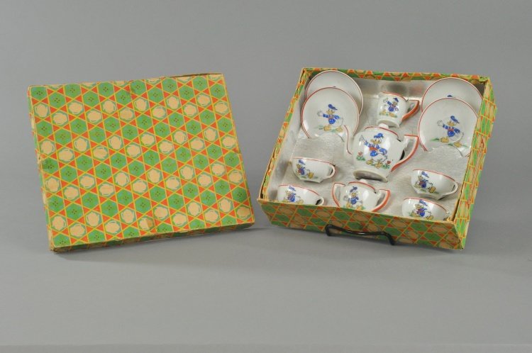 DONALD DUCK TEA SET (1 of 2)