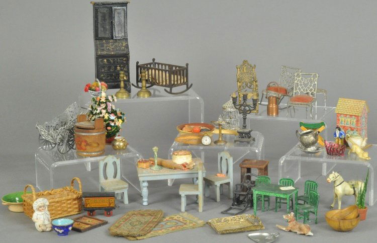 LARGE LOT OF MISCELLANEOUS MINIATURE ACCESSORIES (1 of 3)