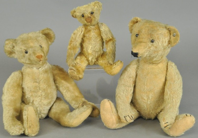 LOT OF THREE TEDDY BEARS (1 of 3)
