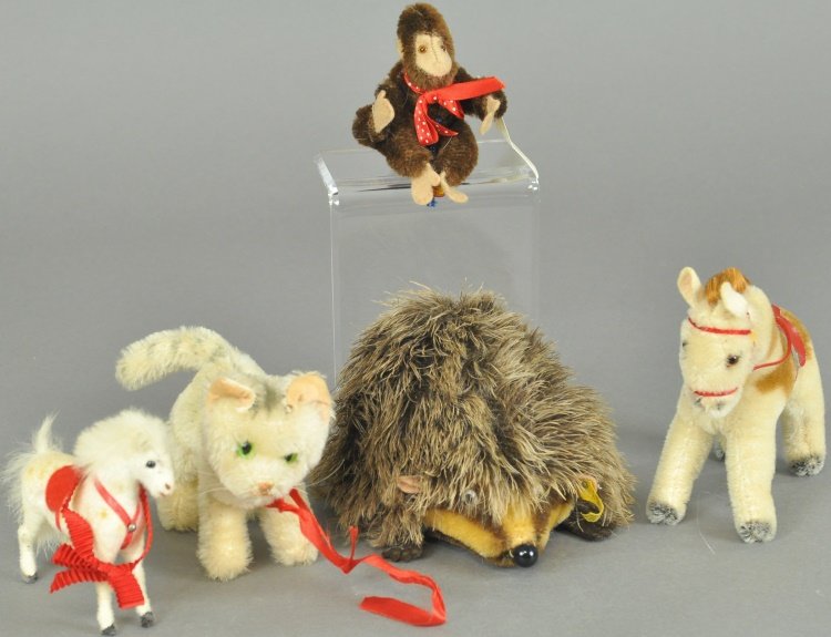 LOT OF FIVE STUFFED ANIMALS (1 of 2)