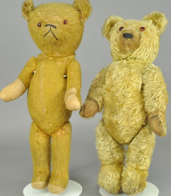 LOT OF TWO LARGER OLD TEDDY BEARS (1 of 2)