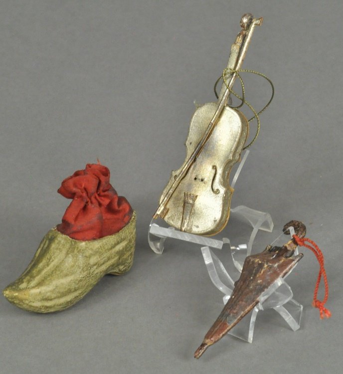 LOT OF THREE CHRISTMAS TREE ORNAMENTS (1 of 2)