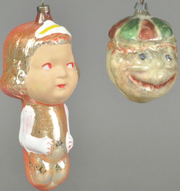 TWO GLASS CHRISTMAS TREE ORNAMENTS (1 of 1)