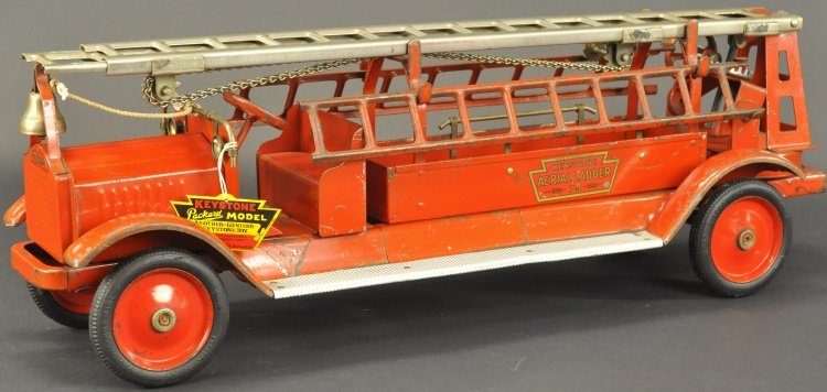 PACKARD AERIAL LADDER TRUCK (1 of 2)