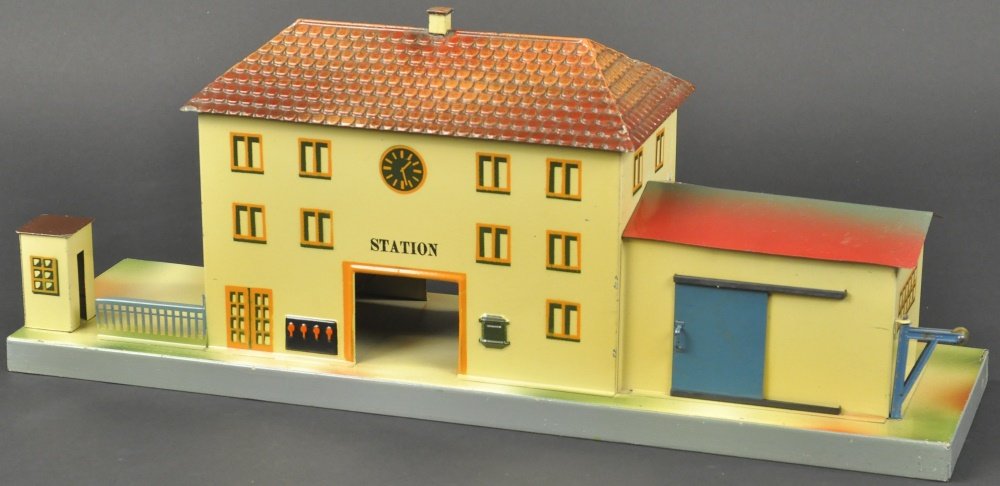 MARKLIN TRAIN STATION (1 of 2)