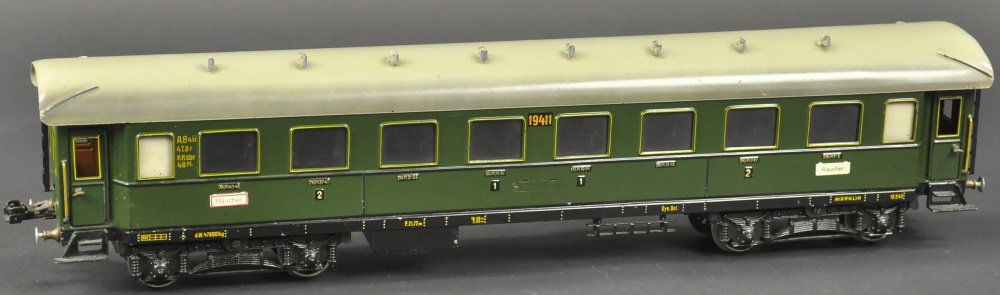MARKLIN 57CM SLEEPING CAR (1 of 2)