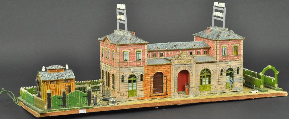 WOOD BAHNHOF STATION (1 of 2)