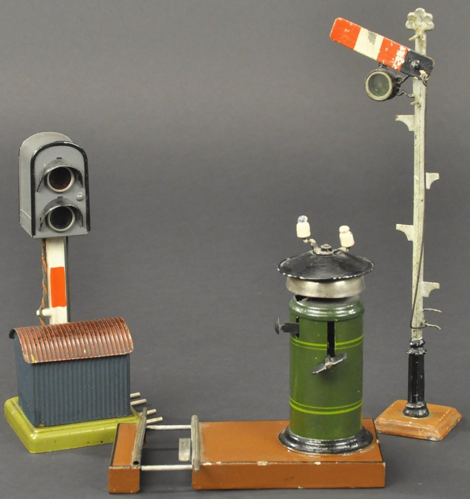 MARKLIN ACCESSORY LOT (1 of 2)