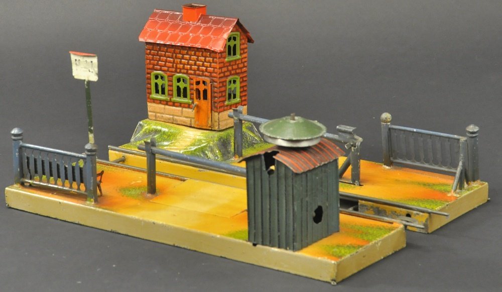 MARKLIN CROSSING GATE WITH KEEPER'S HUT (1 of 2)