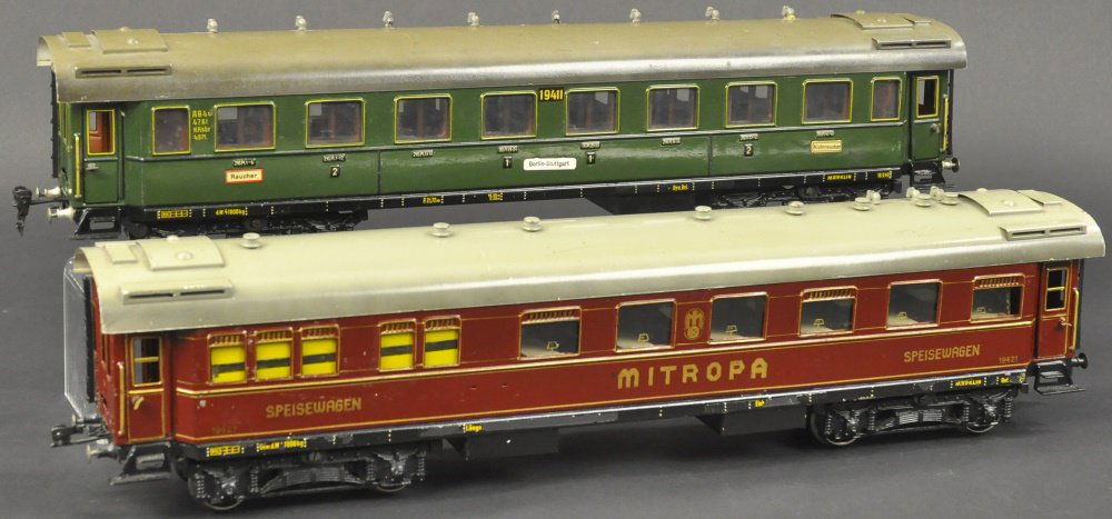 LOT OF TWO 57CM MARKLIN CARS (1 of 2)