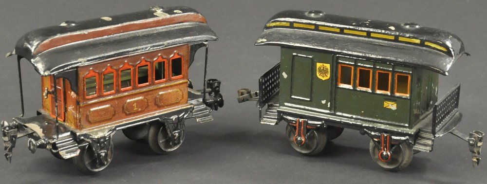 LOT OF TWO MARKLIN 1 GAUGE PASSENGER CARS (1 of 2)