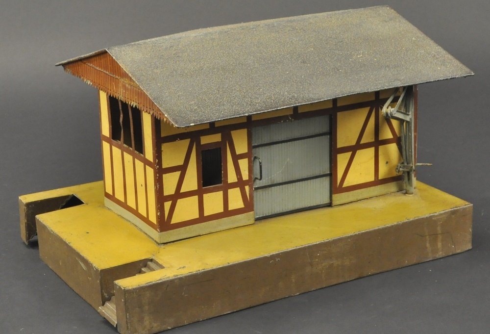 MARKLIN I GAUGE FREIGHT SHED (1 of 2)