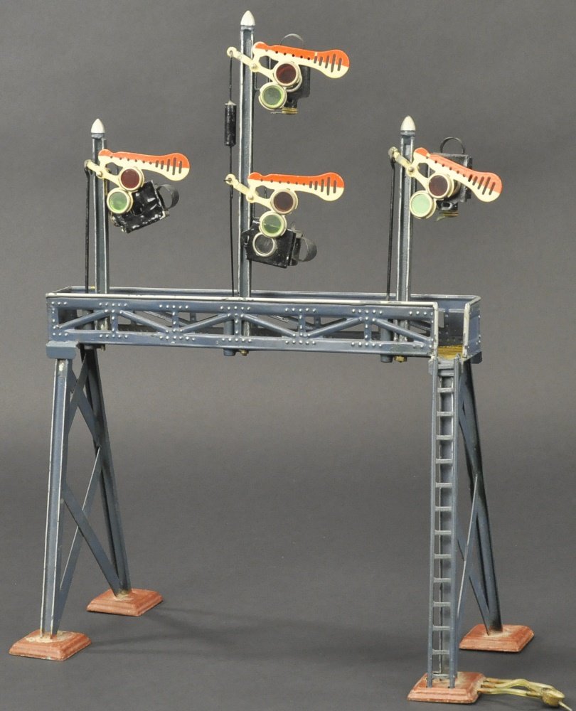 MARKLIN TRIPLE OVERHEAD GANTRY SIGNAL (1 of 2)