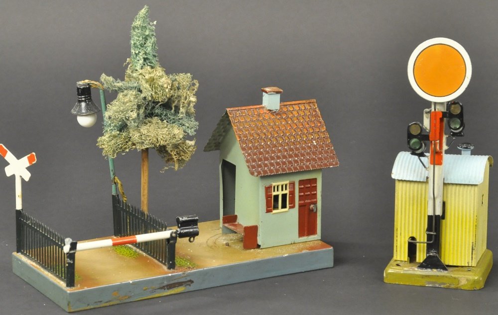 LOT OF MARKLIN ACCESSORIES (1 of 2)