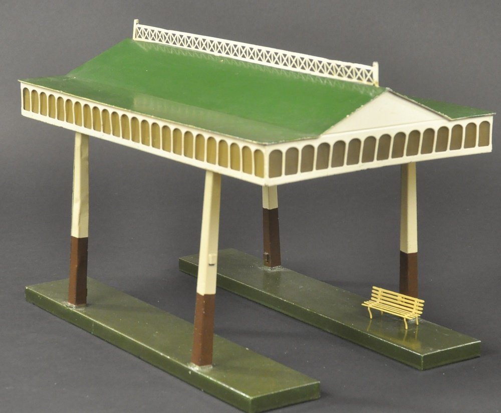 MARKLIN COVERED PLATFORM (1 of 2)