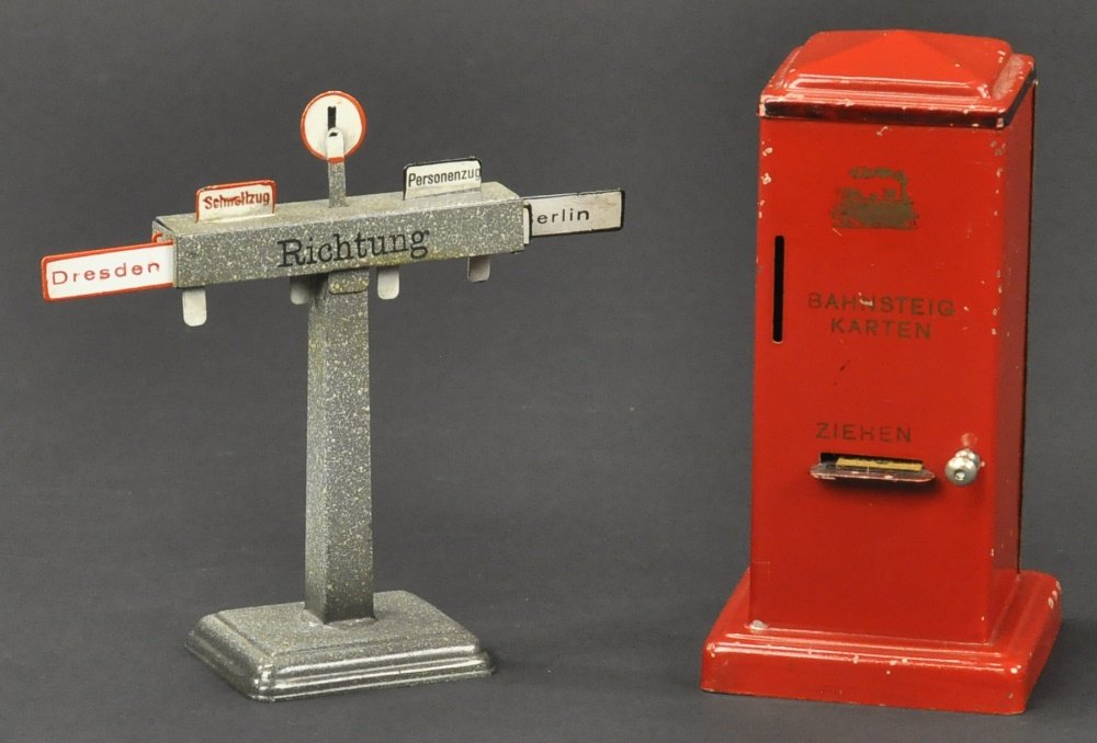 LOT OF TWO ACCESSORIES (1 of 2)