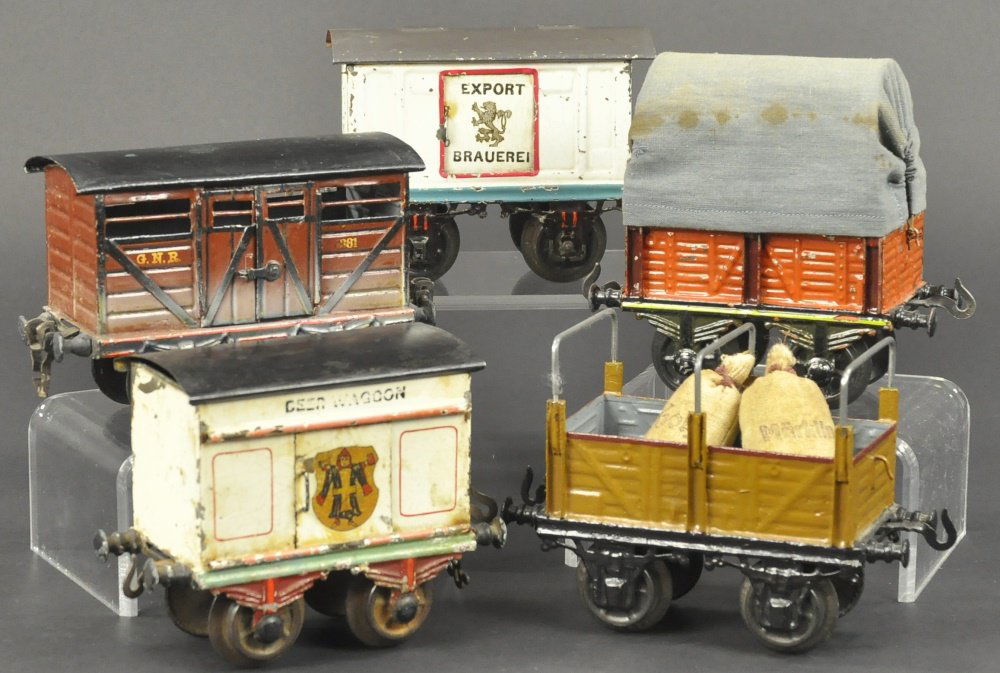 LOT OF FIVE 1 GAUGE FREIGHT CARS (1 of 2)