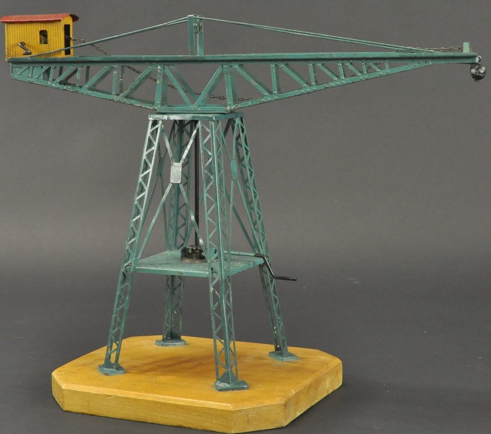 MARKLIN PRE-WAR HABOUR CRANE (1 of 2)