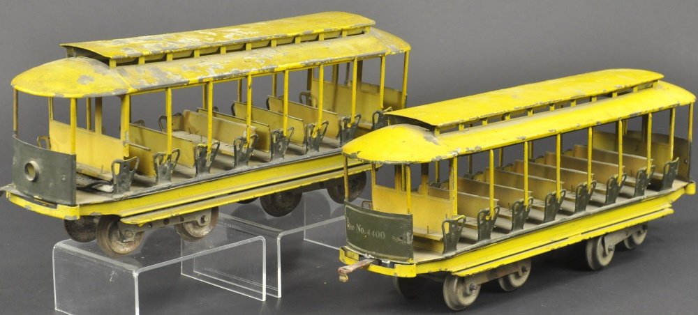 LIONEL POWER & TRAILER TROLLEYS (1 of 3)