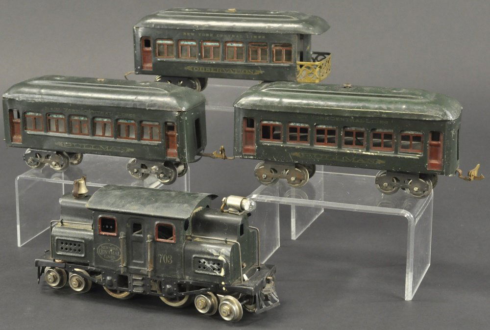 LIONEL NO. 703 LOCOMOTIVE AND CARS (1 of 2)