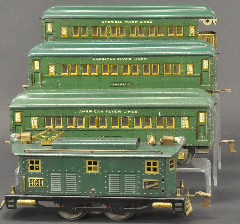 AMERICAN FLYER AMERICA SET WITH THREE CARS (1 of 2)