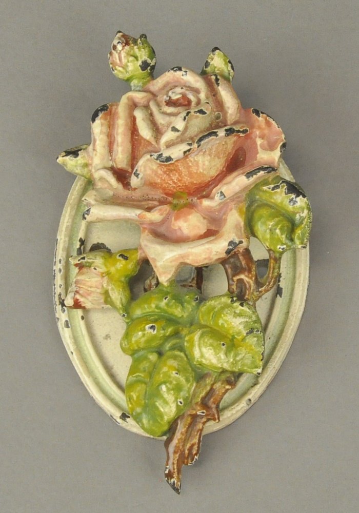 ROSE DOORKNOCKER: Lovely realistic rose as if just cut from the plant, depicts lush foliage, curled petals, thorns and closed buds, nice detailed casting. 4 3/4" h.