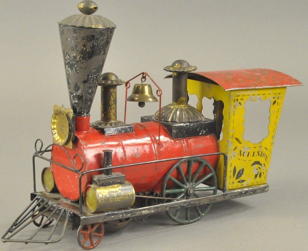 EXCELSIOR CLOCKWORK LOCOMOTIVE (1 of 4)
