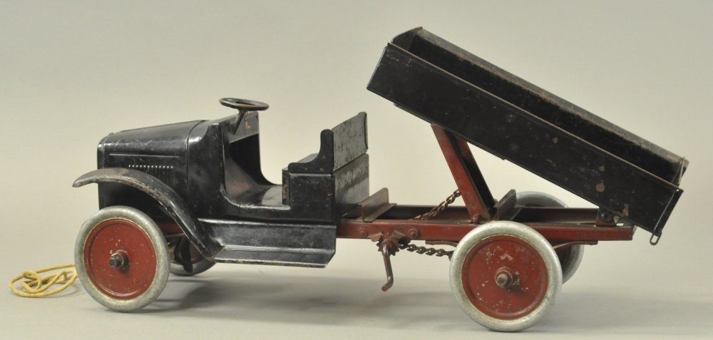 BUDDY 'L' CHAIN DUMP TRUCK (1 of 2)