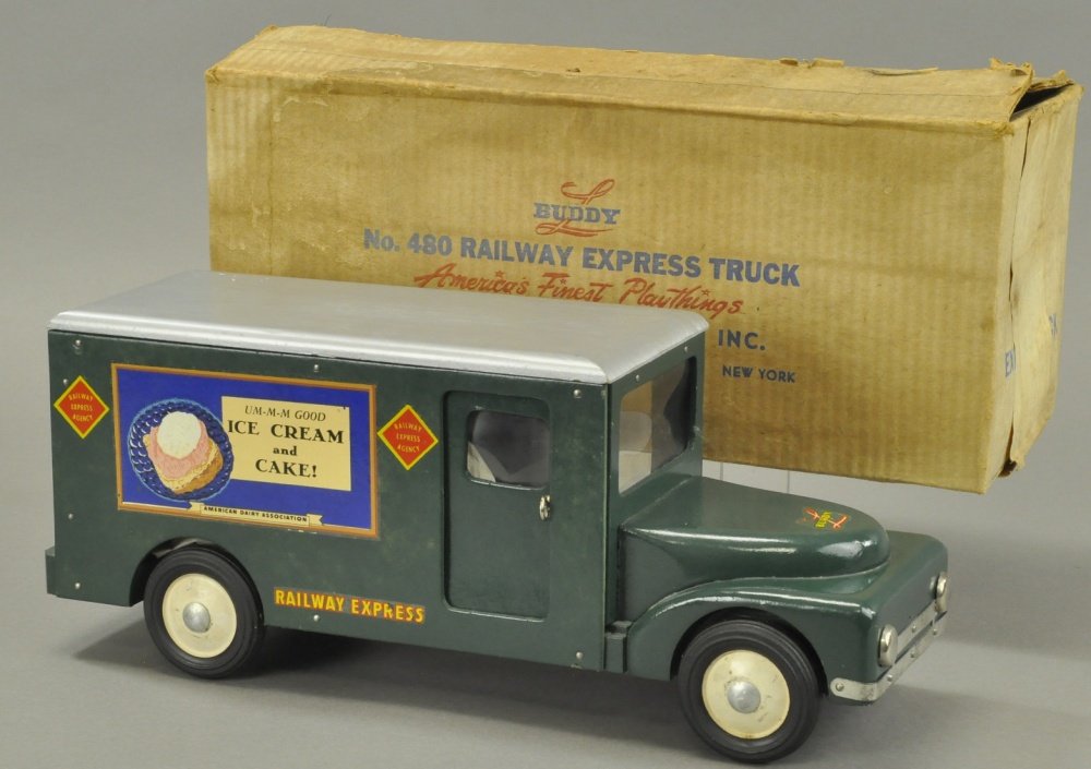 BUDDY 'L' RAILWAY EXPRESS AGENCY TRUCK w/BOX (1 of 2)
