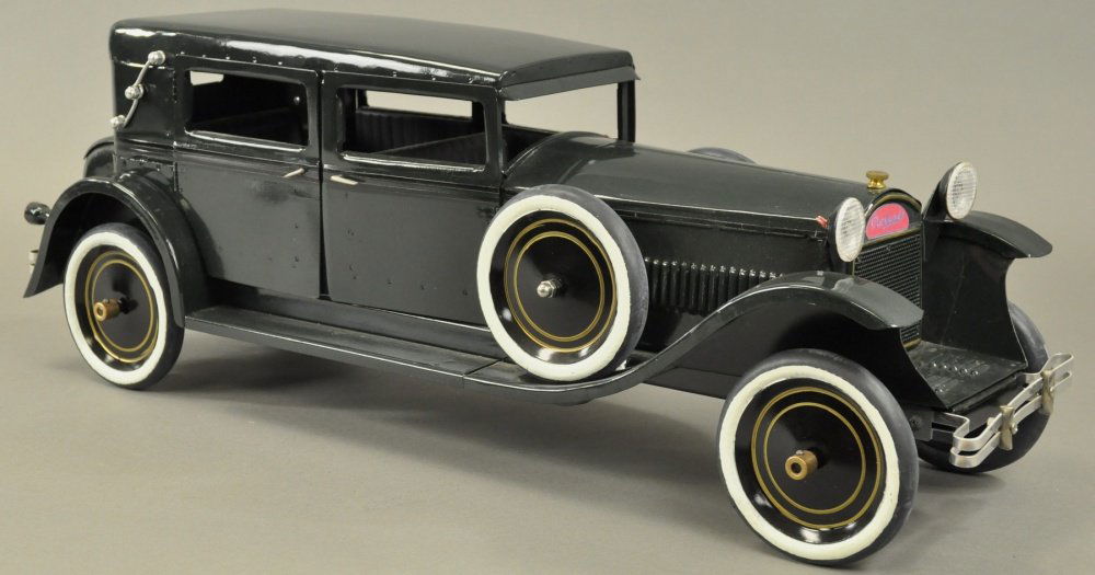 CONTEMPORARY LUXURY PACKARD SEDAN (1 of 2)