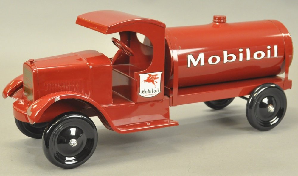 STEELCRAFT MOBILOIL TRUCK (1 of 2)