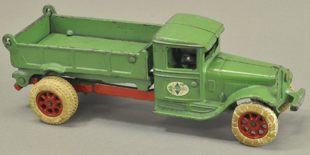 ARCADE IH TRUCK (1 of 3)