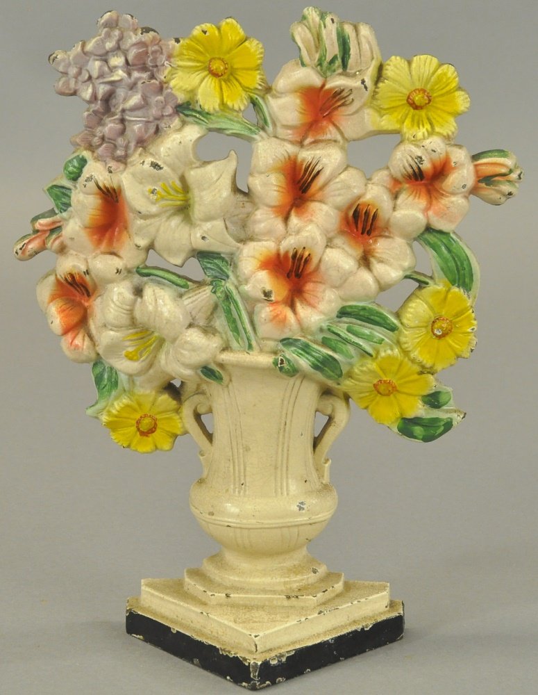GLADIOLAS IN VASE DOORSTOP: Hubley "489," bright and bountiful vase full of fresh budding gladiola flowers. 10" h.