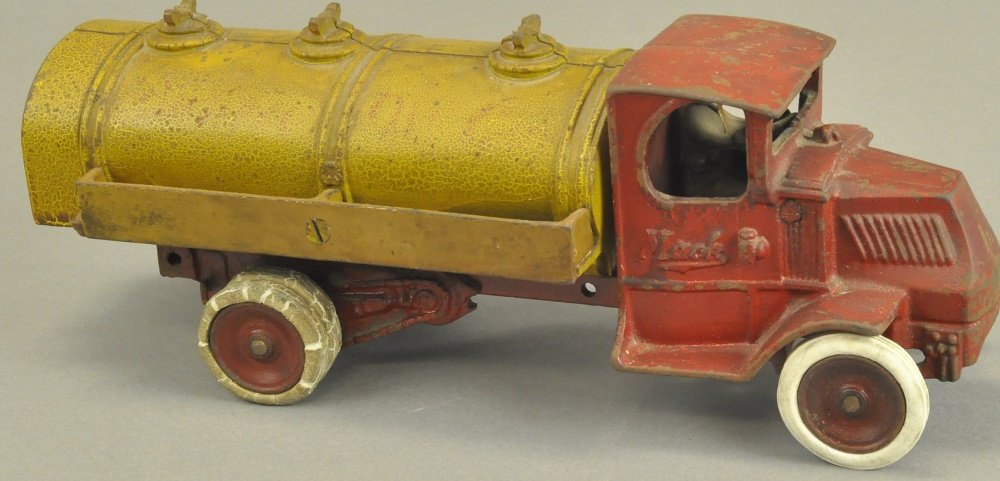 ARCADE MACK GASOLINE TRUCK (1 of 3)