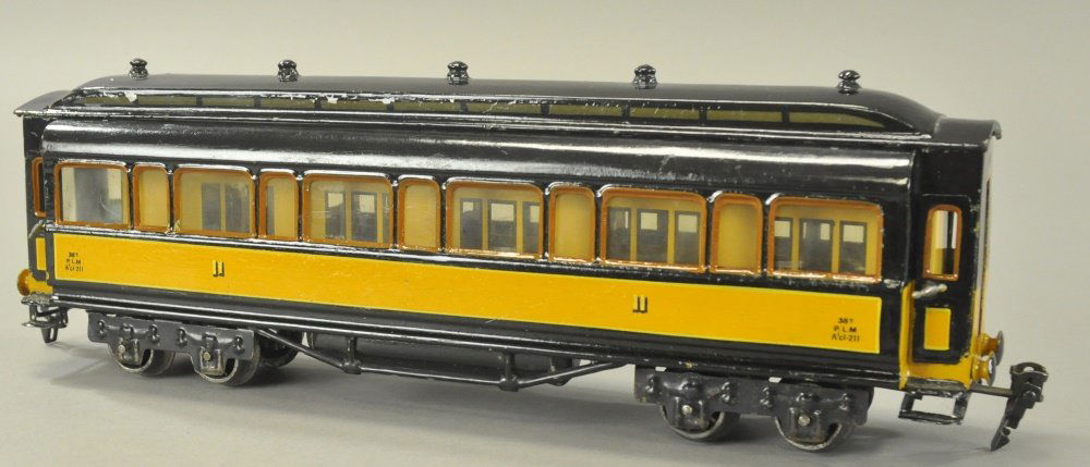 MARKLIN PLM II PASSENGER CAR (1 of 3)