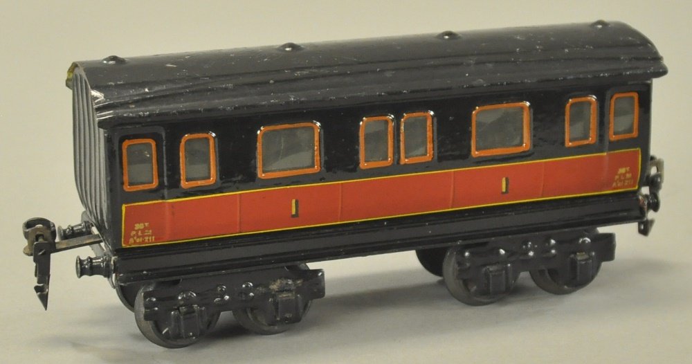 MARKLIN PLM I PASSENGER CAR (1 of 2)