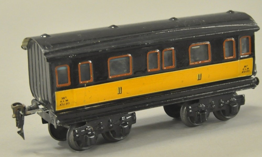 MARKLIN PLM II PASSENGER CAR (1 of 2)