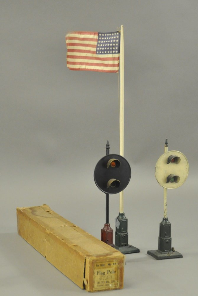 LOT OF THREE IVES LAYOUT ACCESSORIES (1 of 2)