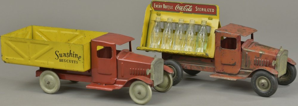 LOT OF TWO METALCRAFT DELIVERY TRUCKS (1 of 2)