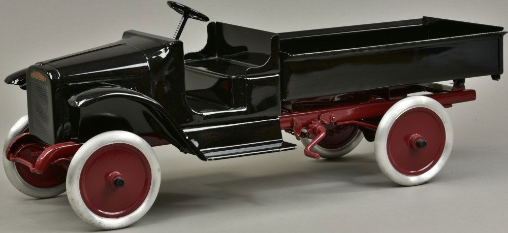 BUDDY 'L' CHAIN DRIVE DUMP TRUCK (1 of 2)